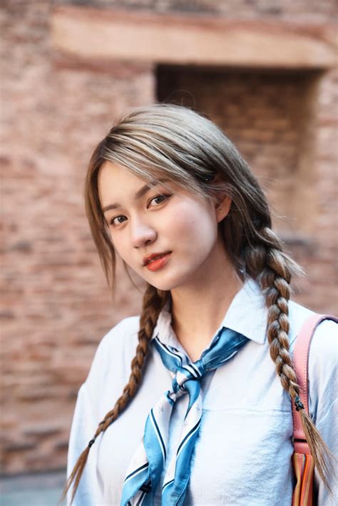 Zoom cận nhan sắc hot girl X vừa gây bão kênh chat Độ Tộc thu hút triệu view