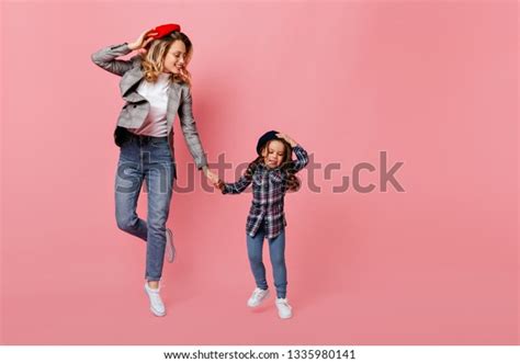 Une Femme Adulte Blonde Boucl E Et Photo De Stock Modifiable