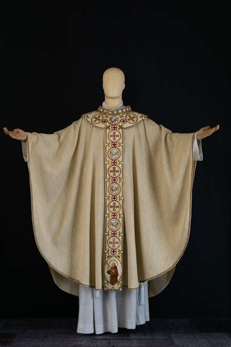 Pin de katia en Chasubles | Ornamentos liturgicos, Casullas, Ornamentos