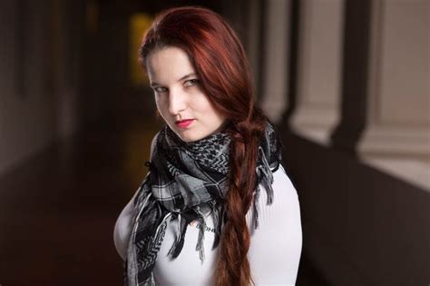 lorana | Headshots, Fashion, Scarf