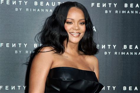 Rihanna Apologizes For Using Hadith At Her Fenty Lingerie Fashion Show