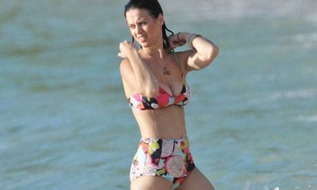Hot Sexy Ruth Perry Bikini Pics
