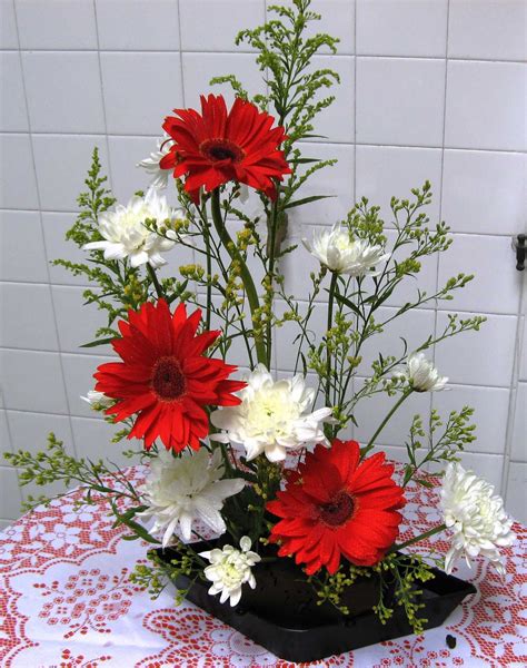 The Art Of Flower Arrangement And The Beauty Of It | Types of flower ... 