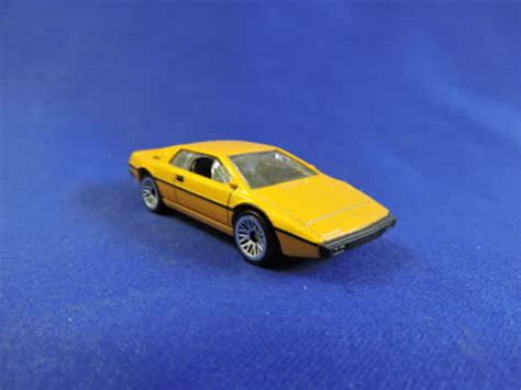 Models Hot Wheels Lotus Esprit S Metalic Gold Yellow Special Rims Loose Model From