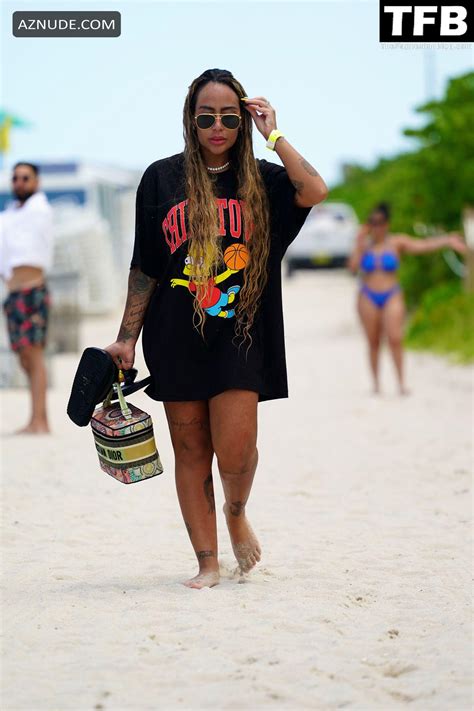 Rafaella Santos Sexy Seen Flaunting Her Hot Bikini Body At The Beach In Miami Aznude