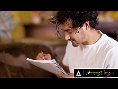 Mommy S Boy Naughty Milf Rayveness Flashes Huge Natural Tits While Being Drawn By Artist