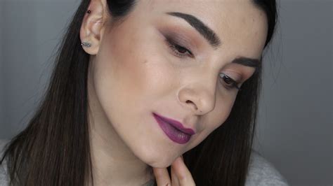 How to Apply Lip Stain (with Pictures) - wikiHow
