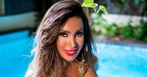 T Girl Porn That I Like Isabelli Frazao In The Pool