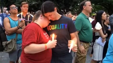 Fui chicoteado por organizar festa gay em meu país diz africano que