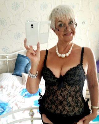 Granny Taking Sexy Selfie Porn Pictures Xxx Photos Sex Images Pictoa