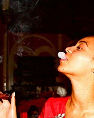 Beyonce Knowles Exposing Sexy Bikini Body On Private Photos Porn Pictures XXX Photos Sex