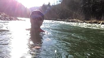 baño de agua fría nudista en nailon XVIDEOS