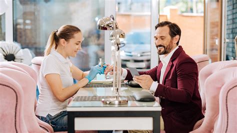 1 Làm Móng Tay Cho Nam Và Những Tiệm Nail Cho Nam Giới ở đâu đẹp