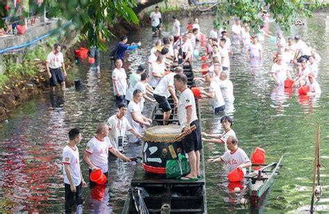 四百多年龙舟出水 泮塘起龙仪式奏响端午节序曲 新华网