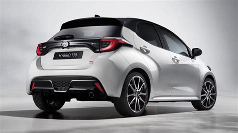 updated  toyota yaris hybrid   australia  drive