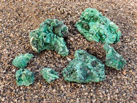 Malachite Crystal: Meaning, Benefits, Properties, and Metaphysical ...