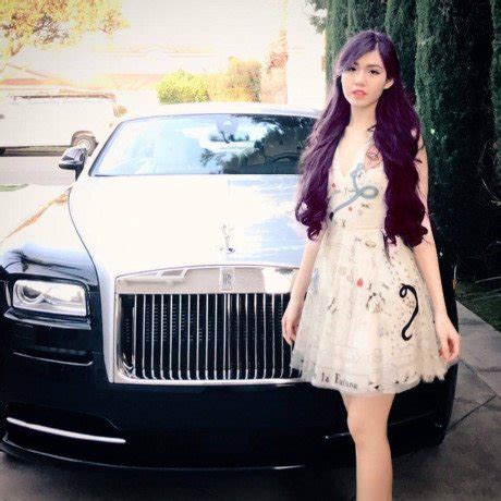 Mê mẩn với hot girl sinh năm 93 sở hữu dàn xe cực khủng