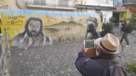 Napoli Tour Della Street Art E Murales Di Maradona Ai Quartieri