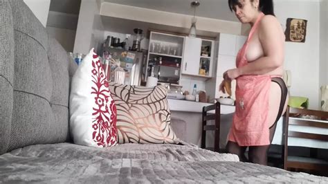 Une Milf D Vergond E V Tue De Bas Montre Sa Chatte Poilue Xhamster
