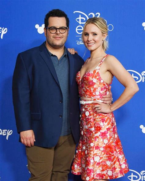 Josh Gad 2025: Wife, net worth, tattoos, smoking & body facts - Taddlr