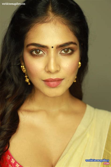 Malavika Mohanan Hot In Saree Stills