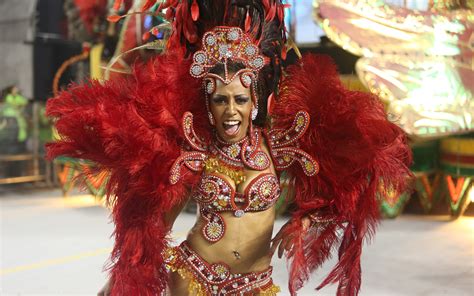 FOTOS desfile da Nenê de Vila Matilde fotos em Carnaval 2013 em São