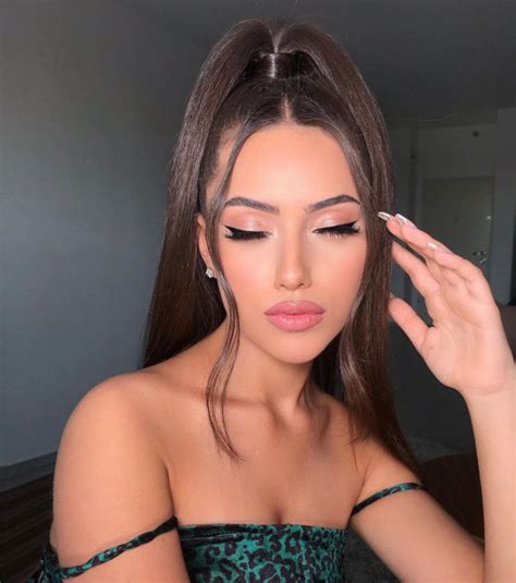 Best Graduation Makeup Looks Graphic Liner Nude Makeup Look I Take You Haircuts