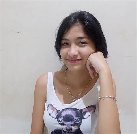 Hot Sexy Faye Nicole Jones Bikini Pics