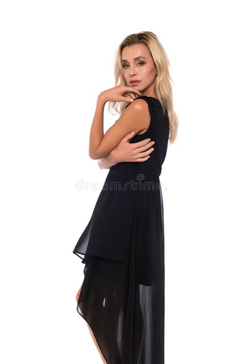 Blonde Dans Une Robe Noire Image Stock Image Du Beau