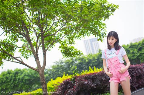 XiuRen秀人网 No 嫩模艾栗栗居家黑色蕾丝内衣 户外清新美腿魅惑写真 P ia Porn Pic