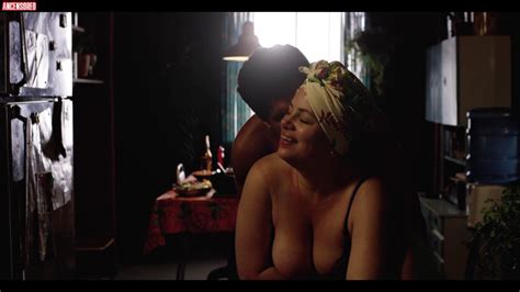 Naked Karine Teles in Os Últimos Dias de Gilda