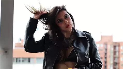 Nalgona En El Metro Amateur Hd Porn Video Xhamster