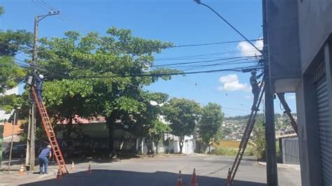 Começa a retirada de fios soltos nas ruas de Divinópolis Portal MPA