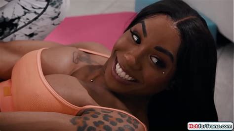 Busty Ebony Shemale Videos XVIDEOS