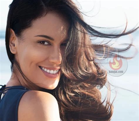 Sophia Latjuba Seksi Pakai Bikini Foto Ini Bikin Ariel Noah Beruntung