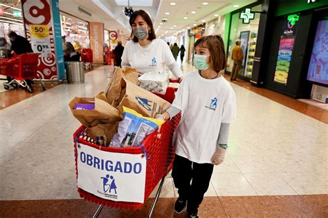 Toneladas De Alimentos Doados Ao Banco Alimentar The Portugal News