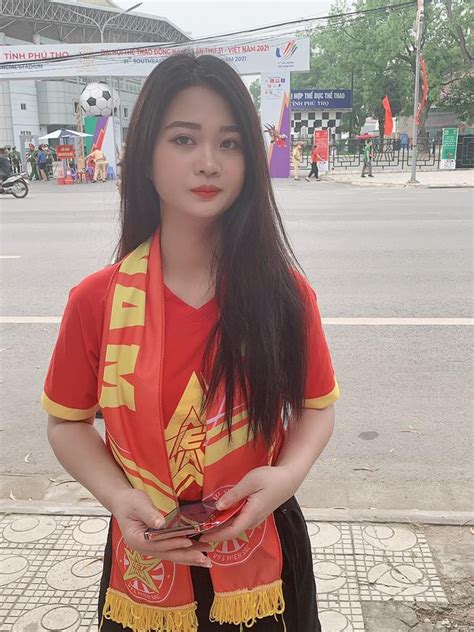 Ng M D N Hot Girl Xinh P C V Cho U Vi T Nam Saostar Vn