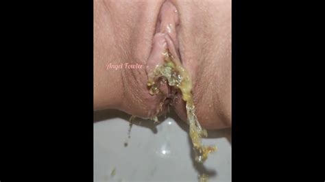 Have You Seen A Girl Piss What Does Her Pussy Look Like At This Moment Let S Take A Closer Look
