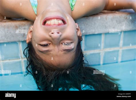 Pre teen mädchen bikini Fotos und Bildmaterial in hoher Auflösung Alamy