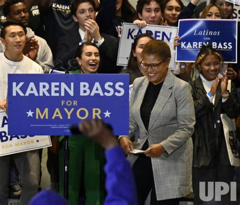 Photo Sen Bernie Sanders Joins Mayoral Candidate Karen Bass As She