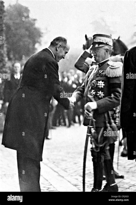 Benito Mussolini Y Victor Emmanuel Iii Fotograf A De Stock Alamy