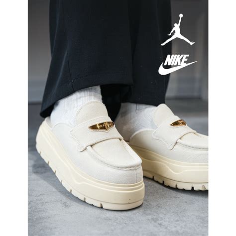 nike wmns