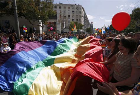 Serbia S Leader Attends Gay Pride March For First Time Philstar