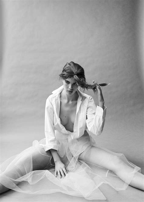 Zoe Mantzakanis Nude And Sexy Photos The Fappening