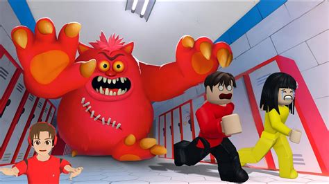 Yuta Dan Mio Lari Dari Kejaran Monster Di Sekolah Roblox Youtube