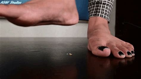 Latina Milf Crushing These Peons Mov Amateur Soles Giantess And Footjobs Clips Sale