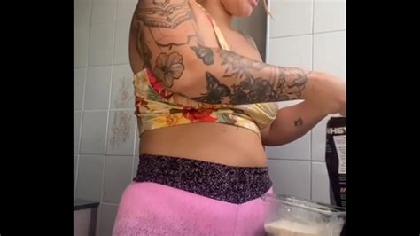 Mostrando Minha Buceta Inchada Na Live XVIDEOS