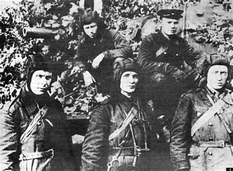 Zinoviy Kolobanov (in the center) and his Tank Crew. 1941.… | Flickr