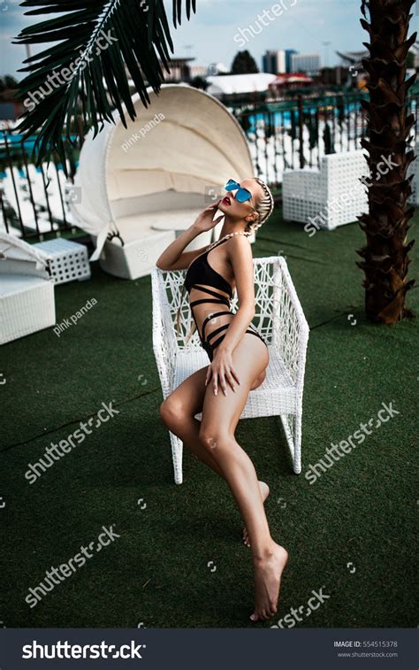 Sexy Blonde Girl On Beach Palms Stock Photo 554515378 Shutterstock