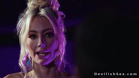 Hairy Pussy Busty Babe Ryan Reid Gets Rough Fucked By Big Cock Mick Blue